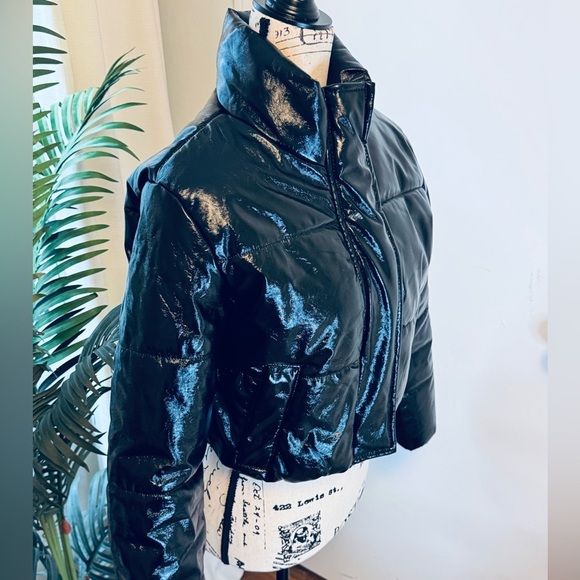 Faux Patent Leather Cropped Puffer Jacket - Black - Picture 11 of 14